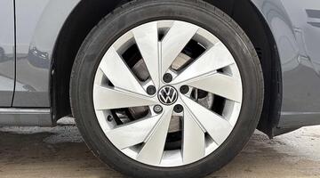 2025 Volkswagen ETSI MHEV Style DSG Euro 6 5-door (Grey) - Image: 5