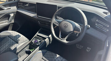 2026 Volkswagen 2.0 TDI R-Line DSG Euro 6 5-door (Black) - Image: 6