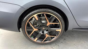 2026 CUPRA 2.0 TSI VZ3 DSG 4-doorive Euro 6 5dr (Grey) - Image: 32