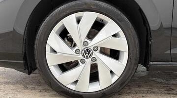 2025 Volkswagen ETSI MHEV Style DSG Euro 6 5-door (Black) - Image: 5