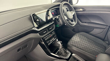 2026 Volkswagen 1.0 TSI Black Edition DSG Euro 6 5-door (Black) - Image: 2