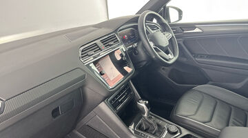 2023 Volkswagen 2.0 TDI R-Line DSG 4Motion Euro 6 5-door (Black) - Image: 2
