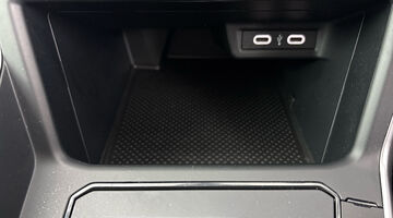 2024 Volkswagen 1.0 TSI Life Euro 6 5-door (Black) - Image: 26