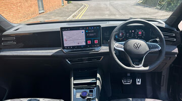 2026 Volkswagen 2.0 TDI R-Line DSG Euro 6 5-door (Black) - Image: 9