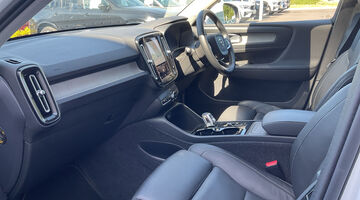 2025 Volvo 2.0 B4 MHEV Ultra Bright DCT Auto Euro 6 5-door (White) - Image: 2