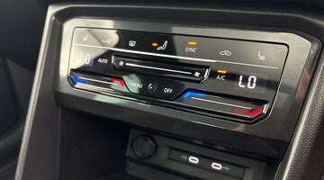 2023 Volkswagen 2.0 TDI R-Line DSG 4Motion Euro 6 5-door (Black) - Image: 18