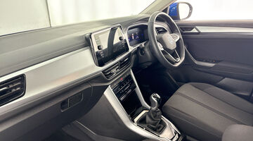 2024 Volkswagen TSI Life Euro 6 5-door (Blue) - Image: 2