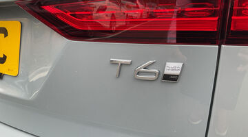 2026 Volvo 2.0 T6 18.8kWh Plus Auto Euro 6 5-door (Grey) - Image: 17