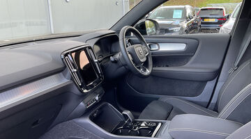 2025 Volvo 2.0 B4 MHEV Plus Dark DCT Auto Euro 6 5-door (White) - Image: 2