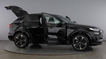 2026 Audi Q6 SUV Black Edition e-tron performance 225,00 kW (Black) - Image: 10