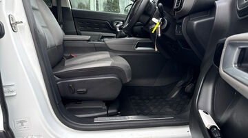 2020 Citroen PureTech Flair Euro 6 5-door (White) - Image: 28