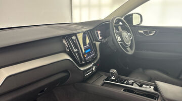 2024 Volvo 2.0 B5 MHEV Plus Auto Euro 6 5-door (Black) - Image: 2