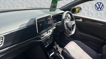 2025 Volkswagen 2.0 TDI R-Line DSG Euro 6 5-door (Black) - Image: 2
