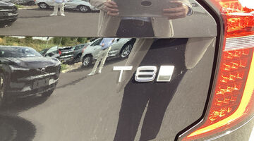 2026 Volvo 2.0 T8 18.8kWh Ultra Dark Auto 4WD Euro 6 5-door (Black) - Image: 16