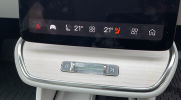 2025 Volvo Single Motor Extended Range 92kWh Ultra Saloon Auto 5-door (Silver) - Image: 42