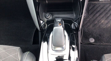 2021 Peugeot 50kWh GT Premium Auto 5-door (Red) - Image: 14