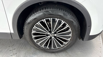 2024 Volkswagen ETSI MHEV Match DSG Euro 6 5-door (White) - Image: 5