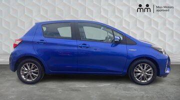 2017 Toyota VVT-h Icon E-CVT Euro 6 5-door (Blue) - Image: 4
