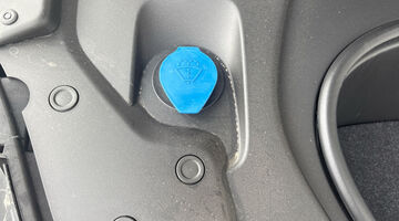 2026 Volvo Single Motor Extended Range 82kWh Plus Black Edition Auto 5-door (Blue) - Image: 24