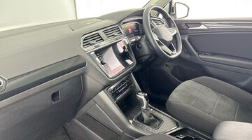 2023 Volkswagen TSI Elegance DSG Euro 6 5-door (Silver) - Image: 2