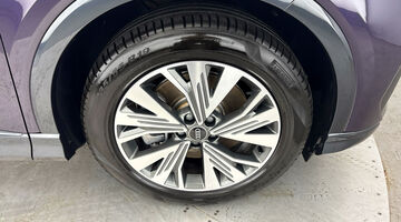 2025 Audi 40 Sport Auto 5-door 63kWh (Aurora violet) - Image: 5