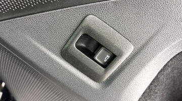 2026 Volkswagen 2.0 TDI Elegance DSG Euro 6 5-door (Black) - Image: 21