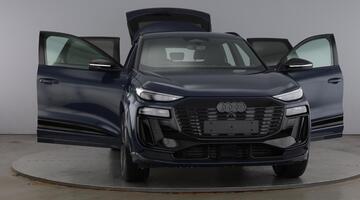 2026 Audi Q6 SUV Black Edition e-tron quattro 315,00 kW (Blue) - Image: 9