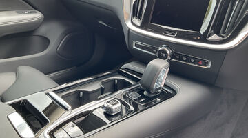 2026 Volvo 2.0 T6 18.8kWh Plus Auto Euro 6 5-door (Grey) - Image: 33