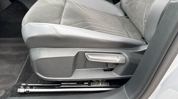 2026 Volkswagen Pure 52kWh Match Auto 5-door (Grey) - Image: 26