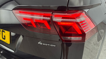 2023 Volkswagen 2.0 TDI R-Line DSG 4Motion Euro 6 5-door (Black) - Image: 35