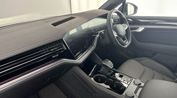 2026 Volkswagen 3.0 V6 TDI Final Edition Tiptronic 4Motion Euro 6 5-door (Black) - Image: 2
