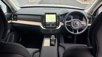 2026 Volvo 2.0 B5 MHEV Plus Auto 4WD Euro 6 5-door (White) - Image: 9