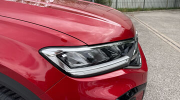 2025 Volkswagen ETSI MHEV R-Line DSG Euro 6 5-door (Red) - Image: 24