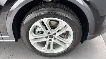 2025 Audi 2.0 TDI Sport S Tronic quattro Euro 6 5-door (Black) - Image: 5