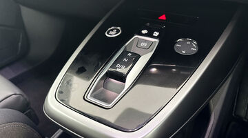2025 Audi 40 Sport Auto 5-door 63kWh (Aurora violet) - Image: 12