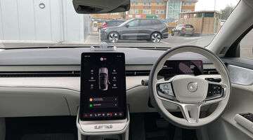 2025 Volvo Single Motor Extended Range 92kWh Ultra Saloon Auto 5-door (Silver) - Image: 9