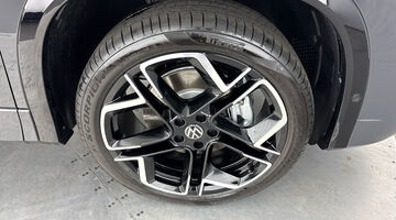 2026 Volkswagen ETSI MHEV R-Line DSG Euro 6 5-door (Grey) - Image: 5