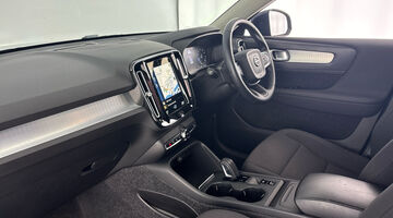 2021 Volvo T3 Momentum Auto Euro 6 5-door (Blue) - Image: 2