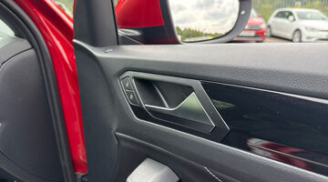 2025 Volkswagen ETSI MHEV R-Line DSG Euro 6 5-door (Red) - Image: 34
