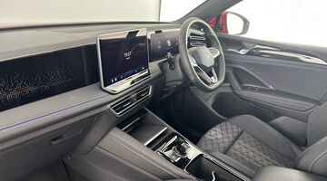 2025 Volkswagen ETSI MHEV R-Line DSG Euro 6 5-door (Red) - Image: 2