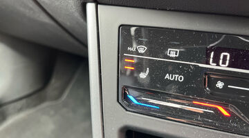 2026 Volkswagen 1.0 TSI Black Edition DSG Euro 6 5-door (Black) - Image: 18