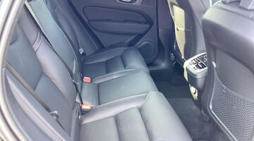 2026 Volvo 2.0 B5 MHEV Plus Black Edition Auto Euro 6 5-door (Black) - Image: 10