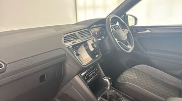 2023 Volkswagen 2.0 TDI R-Line DSG Euro 6 5-door (Blue) - Image: 2
