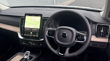 2026 Volvo 2.0 B5 MHEV Plus Auto 4WD Euro 6 5-door (White) - Image: 13