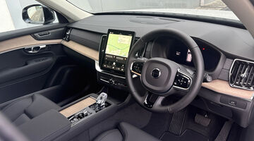 2026 Volvo 2.0 B5 MHEV Plus Auto 4WD Euro 6 5-door (White) - Image: 6