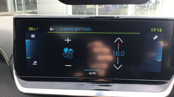 2021 Peugeot 50kWh GT Premium Auto 5-door (Red) - Image: 19